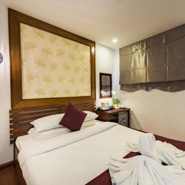 In a prime location in Hanoi, Spendid Boutique Hotel provides air-conditioned rooms, a shared lounge, free WiFi and a terrace. The property is close to St. Joseph Cathedral, Quan Thanh Temple and Trang Tien Plaza. The property has room service, a 24-hour front desk and currency exchange for guests.