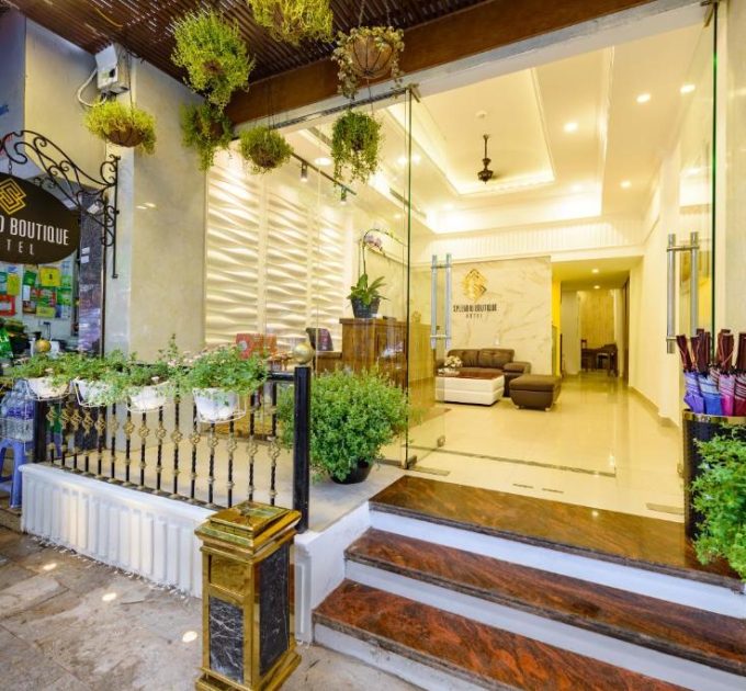 In a prime location in Hanoi, Spendid Boutique Hotel provides air-conditioned rooms, a shared lounge, free WiFi and a terrace. The property is close to St. Joseph Cathedral, Quan Thanh Temple and Trang Tien Plaza. The property has room service, a 24-hour front desk and currency exchange for guests.